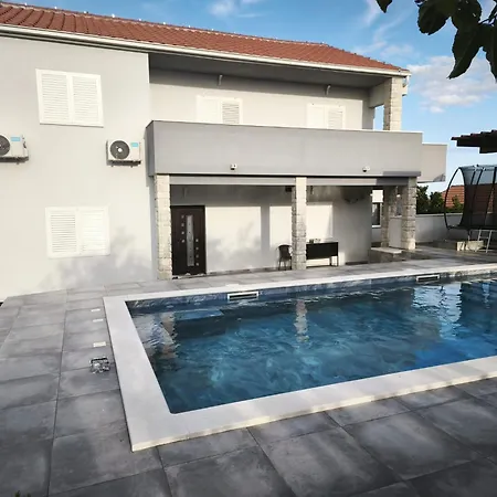 Ante škina Villa Sevid